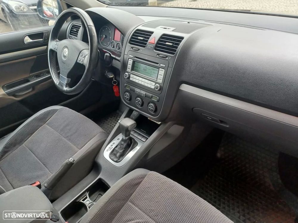 VW Jetta 1.9 TDi Confortine DSG - 11