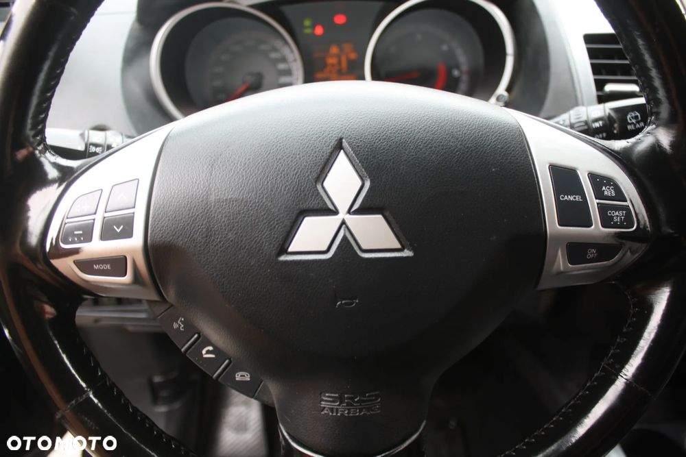 Mitsubishi Outlander - 16