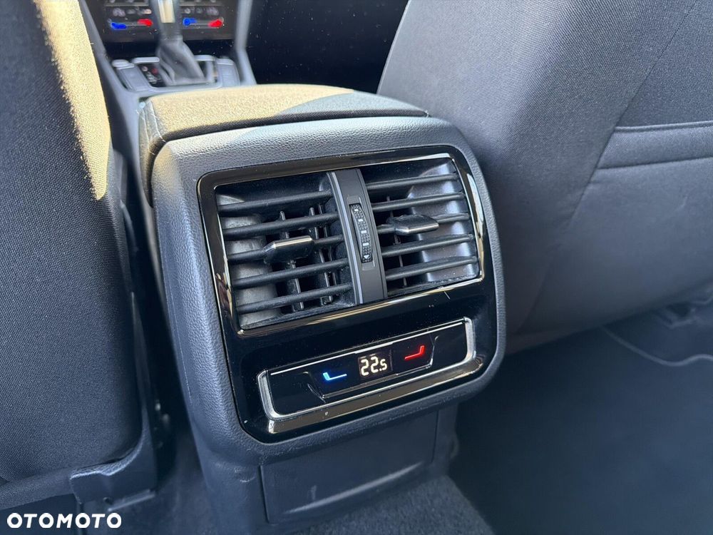 Volkswagen Passat - 37