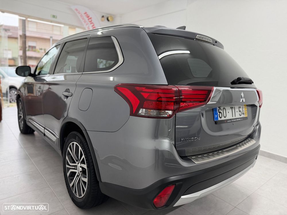 Mitsubishi Outlander 2.2 DI-D Instyle Navi Black Edition - 4