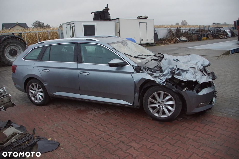 Auto na części - Skoda Superb III 2.0 TDI 150 KM DFGA QFZ LF7M 2018R Silnik Skrzynia Drzwi Zderzak Błotnik Klapa Lampa Lusterko Klamka Deska Kokpit Sterownik Moduł Czujnik Licznik Wyświetlacz Kierownica Panel - 6