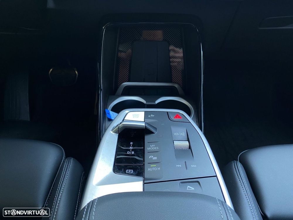 BMW iX2 eDrive20 Pack Desportivo M - 12