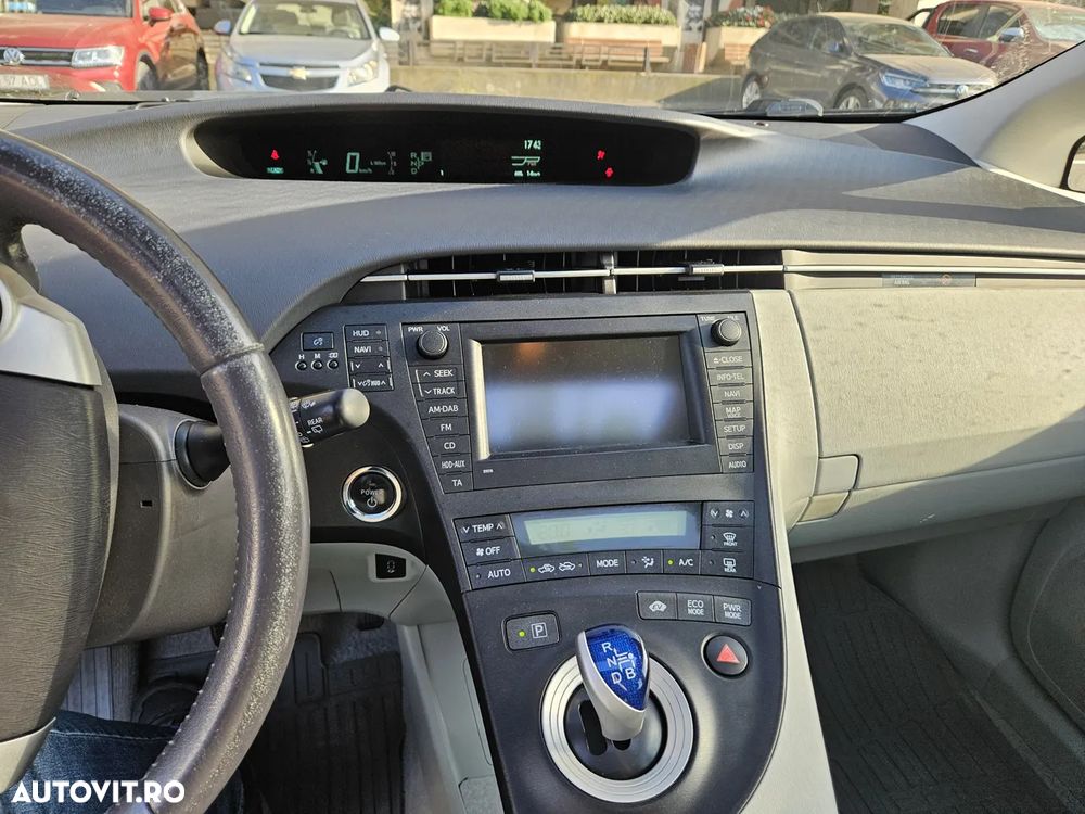 Toyota Prius (Hybrid) Sol - 14