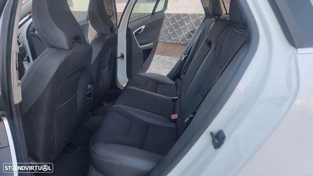 Volvo V60 1.6 D2 Momentum Eco - 10