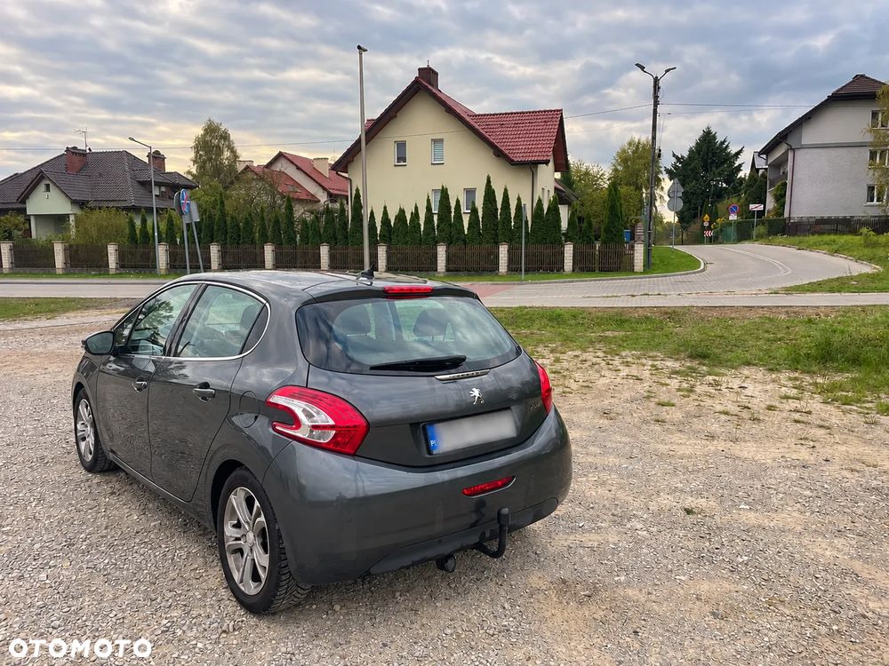 Peugeot 208 2012 photo 5