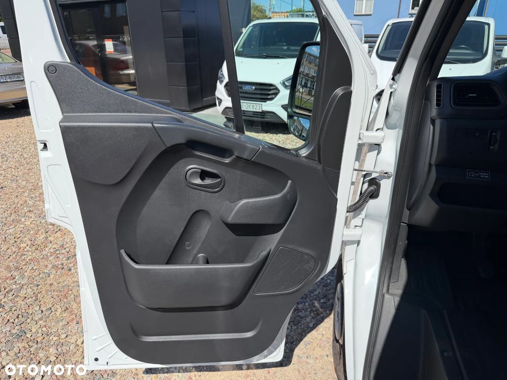 Renault MASTER L2H2 VAN Extended Grip przystosowany fabrycznie do jazdy po grząskim terenie, Mocny silnik 2.3dci 150KM Wzmocniony DMC:3.5t Ładowność 1361kg, Klimatronic, Fotel PNEUMATYCZNY, Kamera cofania, Parktroniki, Minibar, Tempomat, MP3, Bluetooth, USB, Lustro Wide View, Zawiasy drzwi 270', Zabudowa ładowni z instalacją DEFA 230V pod Serwis lub Warsztat, Nowe opony zimowe! - 23