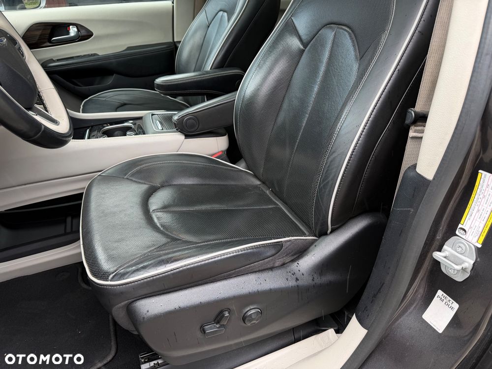 Chrysler Pacifica - 27