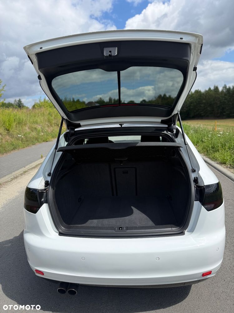 Audi A3 Sportback 2.0 TDI DPF Quattro Ambiente - 6