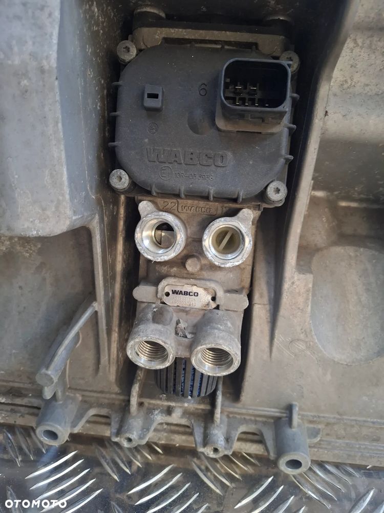 ZAWÓR GŁÓWNY HAMULCA WABCO  DAF CF 400  XF 106 EURO 6 48000030440 - 1