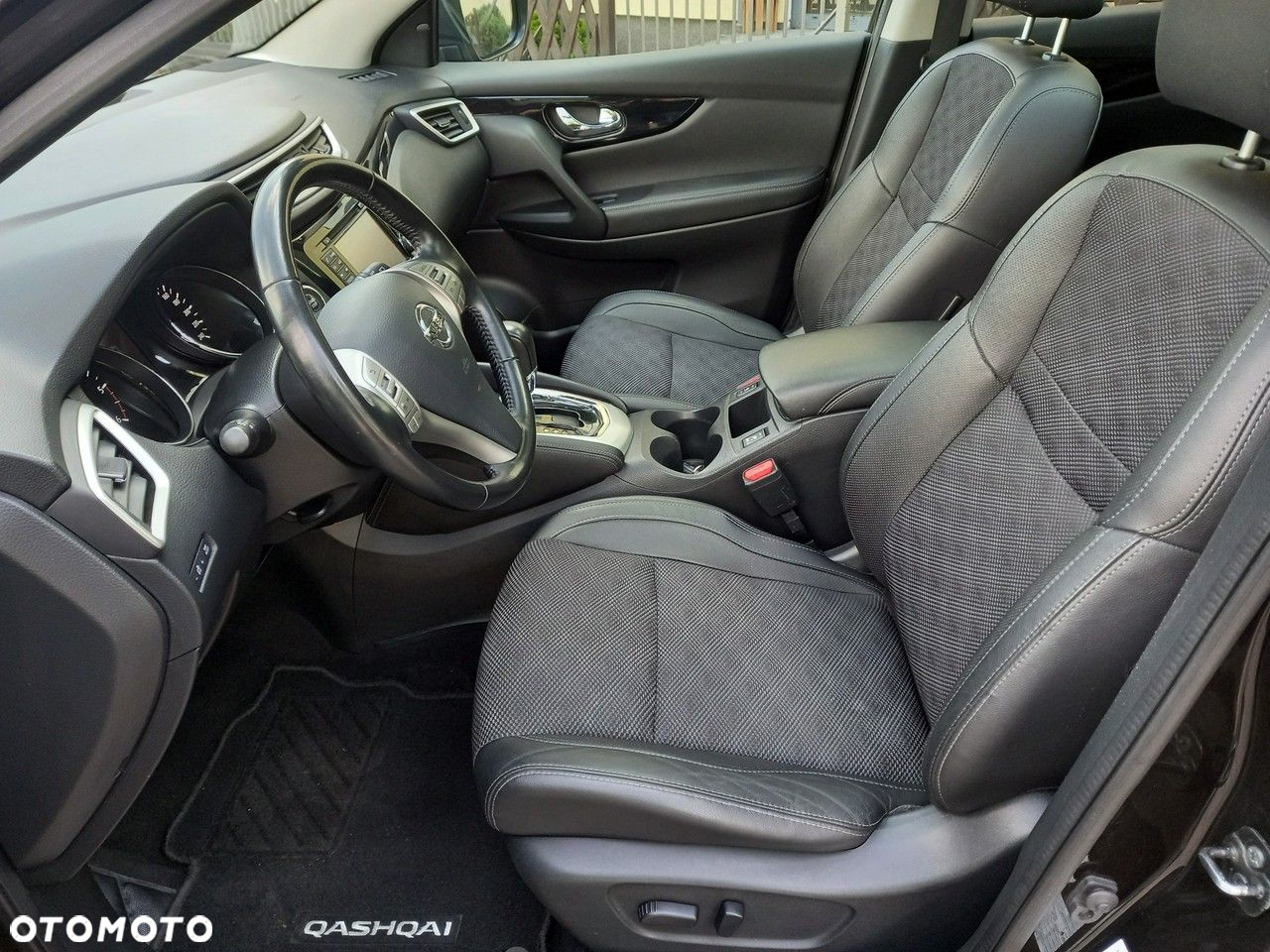 Nissan Qashqai 1.6 dCi Xtronic TEKNA+ - 33
