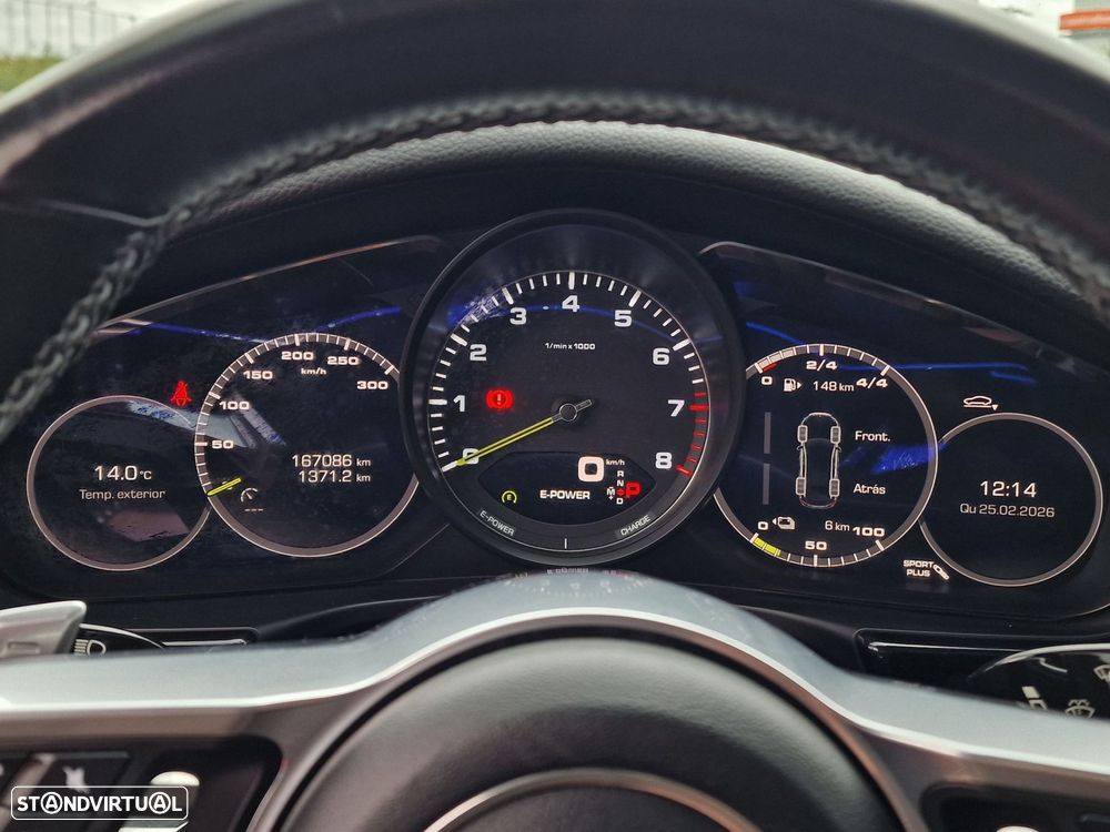 Porsche Panamera 4 E-Hybrid - 27