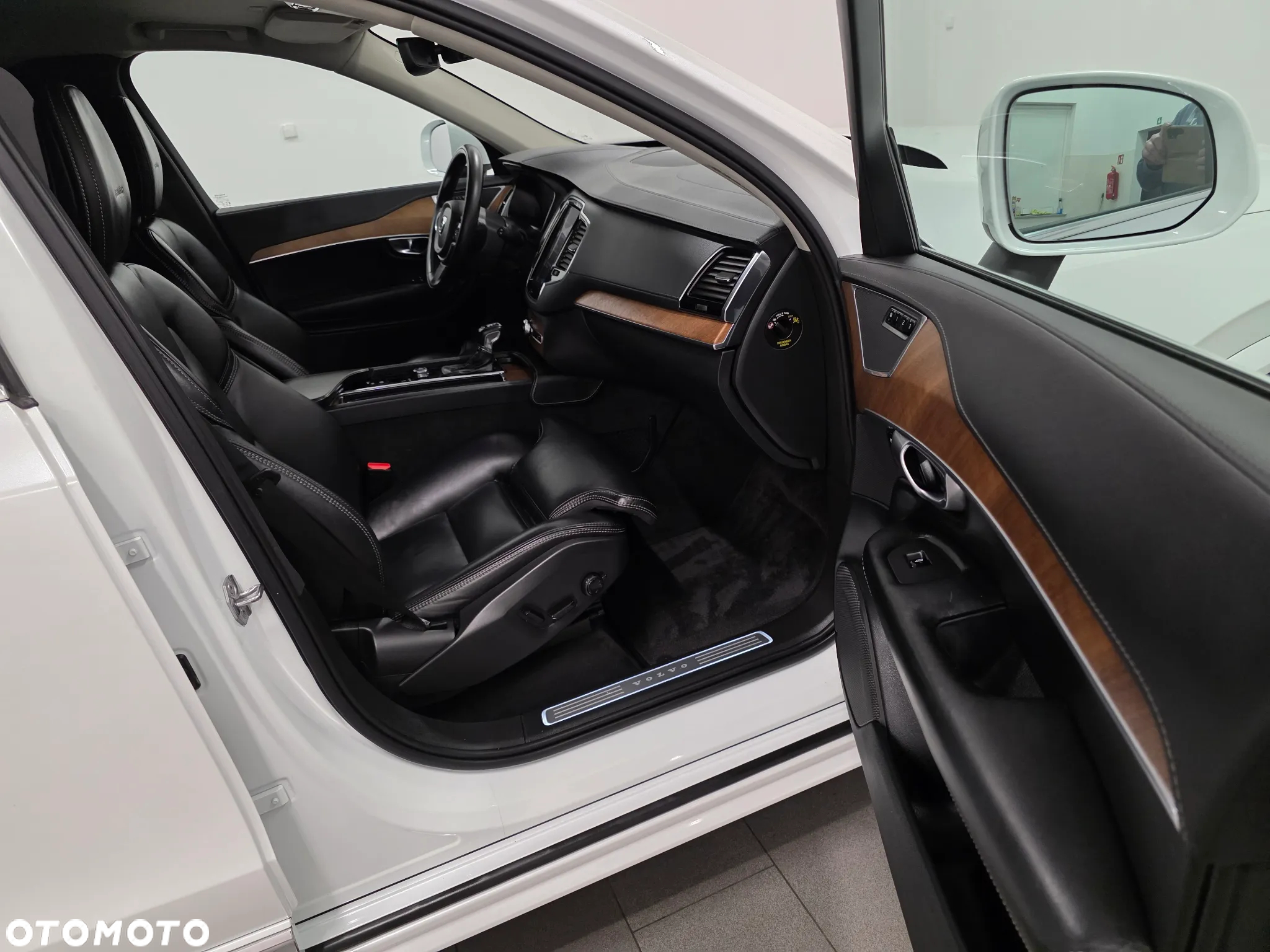Volvo XC 90 D5 AWD R-Design - 32