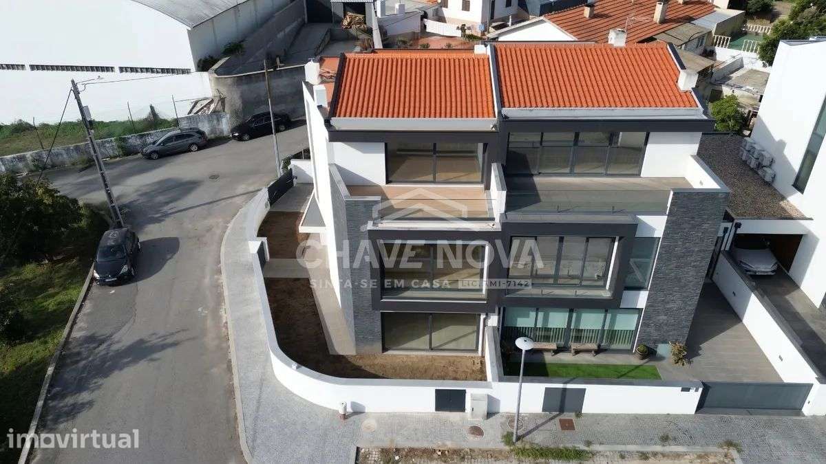 Moradia T3 Nova em Rio Meão | Santa Maria da Feira - Grande imagem: 2/32