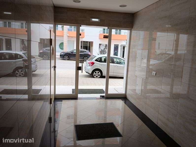 Apartamento T3 com garagem e elevador - Grande imagem: 2/10