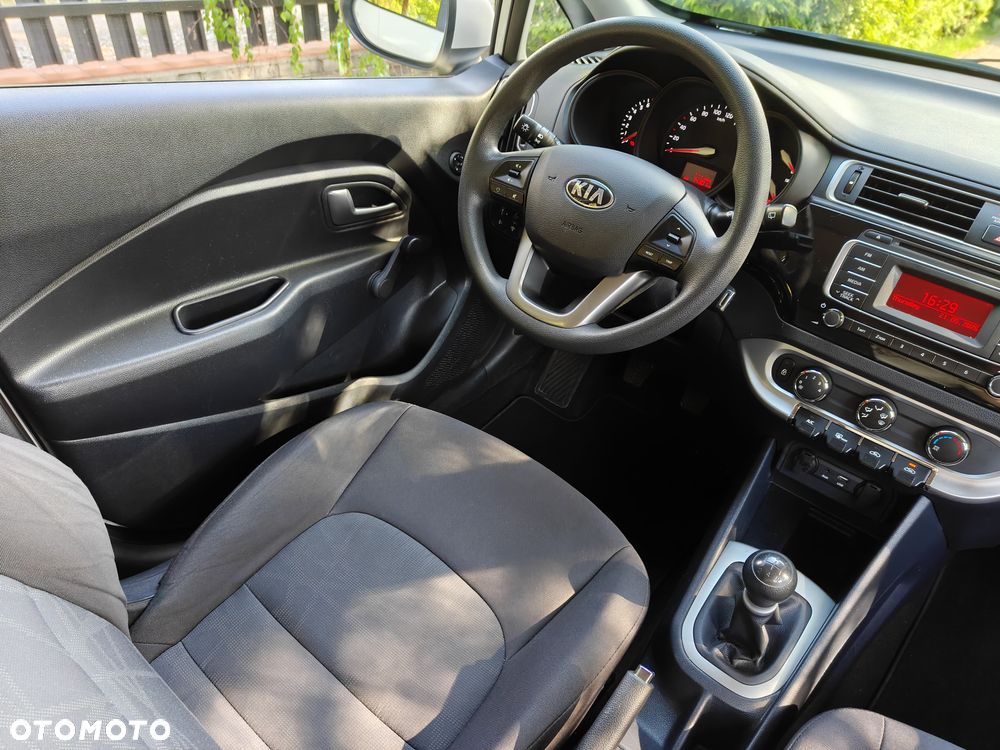 Kia Rio - 24