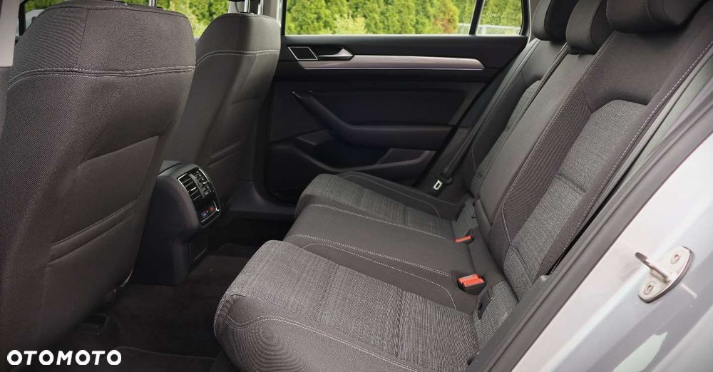 Volkswagen Passat Variant 2.0 TDI SCR DSG 4Motion Business - 19