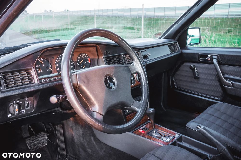 Mercedes-Benz W201 (190) - 9