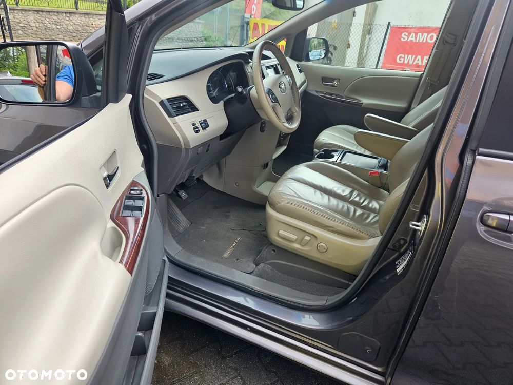 Toyota Sienna 3.5 V6 - 5