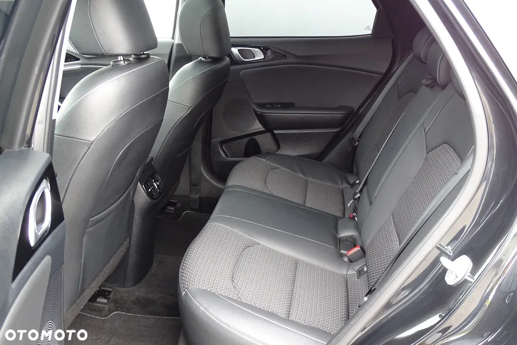 Kia XCeed 1.6 T-GDI L Business Line DCT - 25