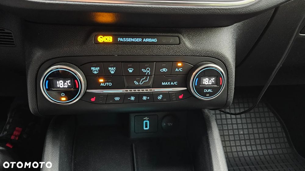 Ford Focus 1.5 EcoBoost Active - 12