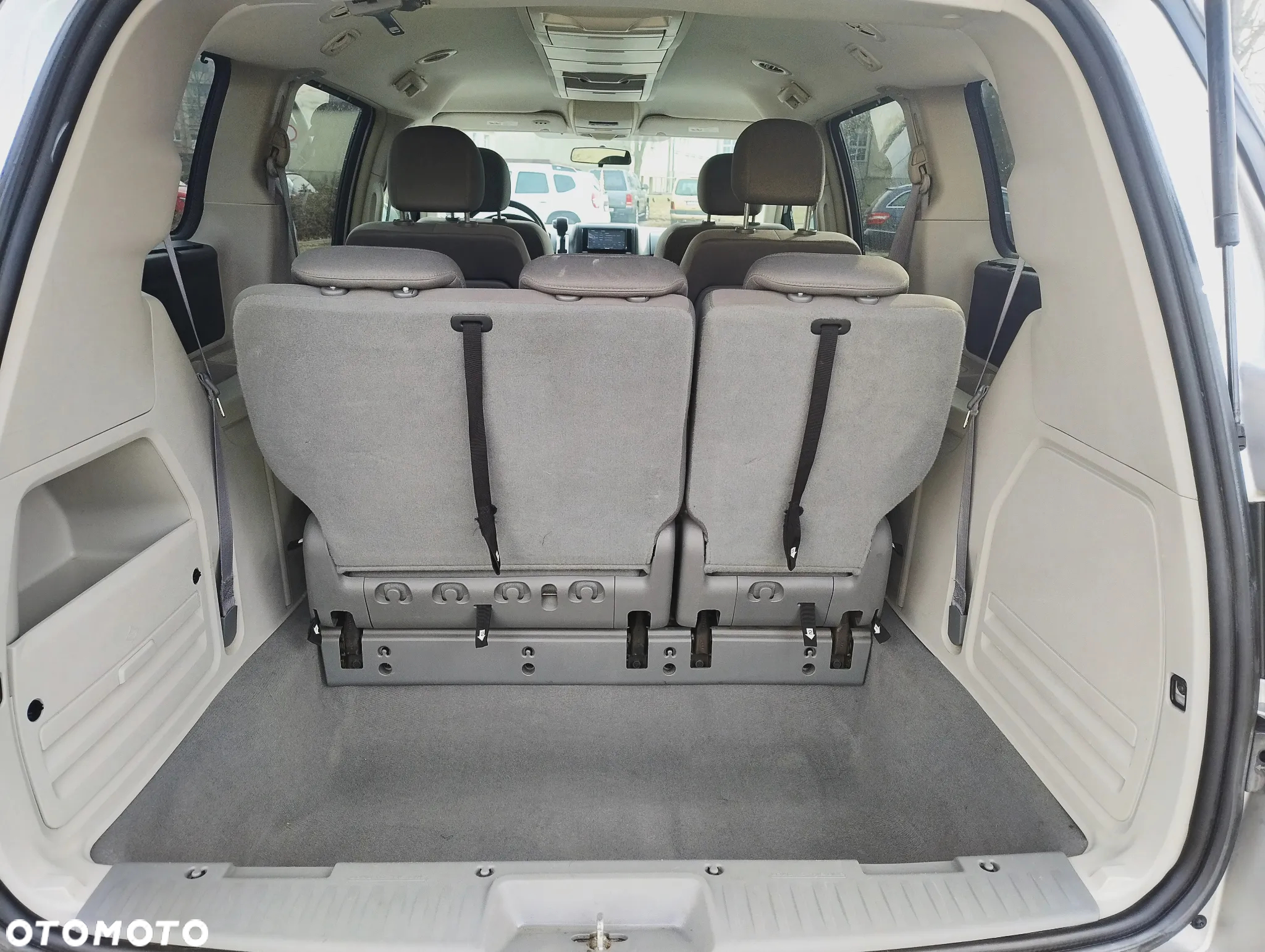 Volkswagen Routan - 20