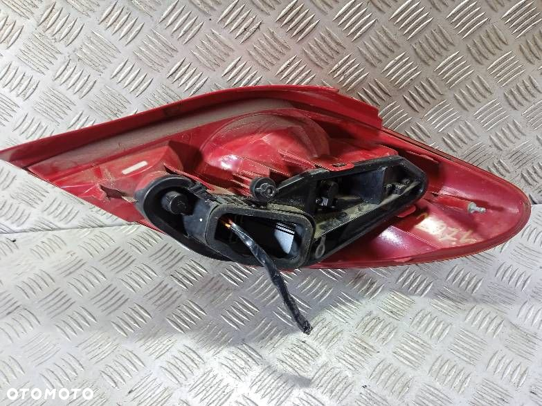 LAMPA LEWA TYLNA PEUGEOT 207 - 2