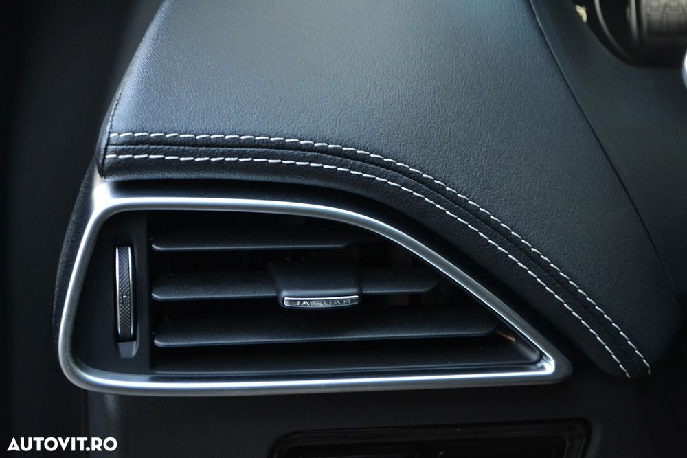 Jaguar F-Pace S AWD - 28