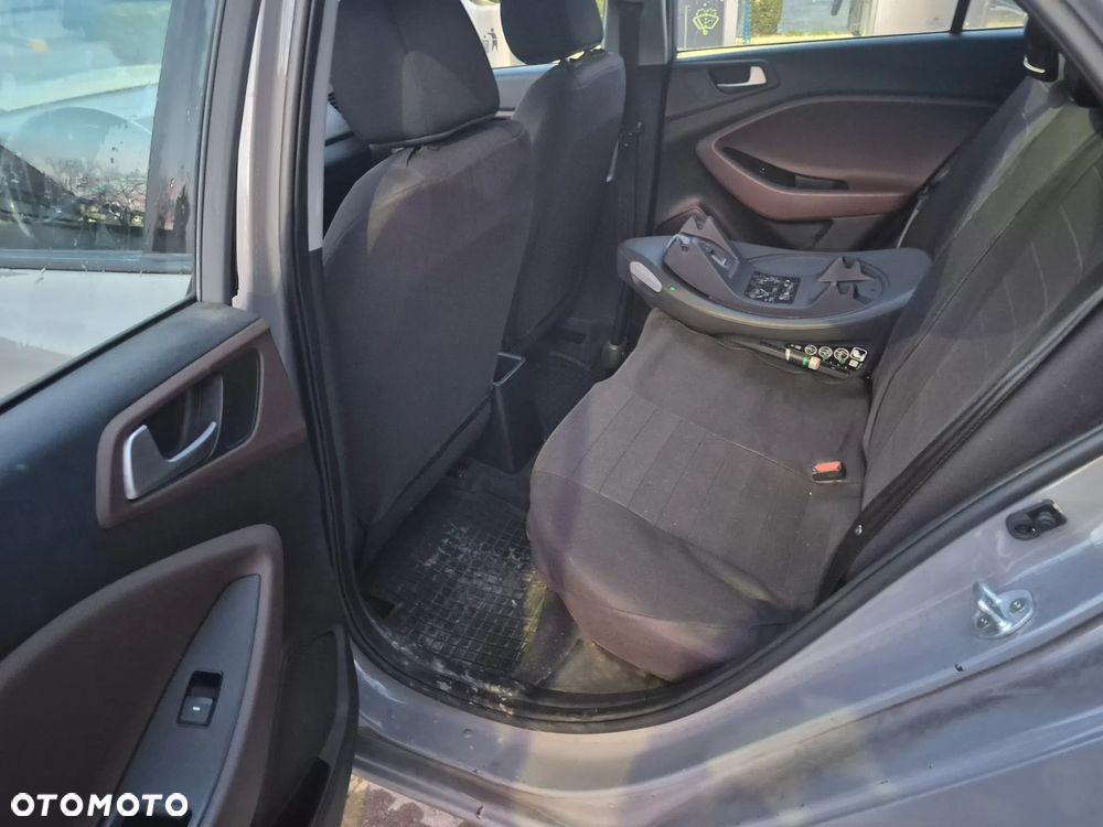 Hyundai i20 1.1 CRDi - 12