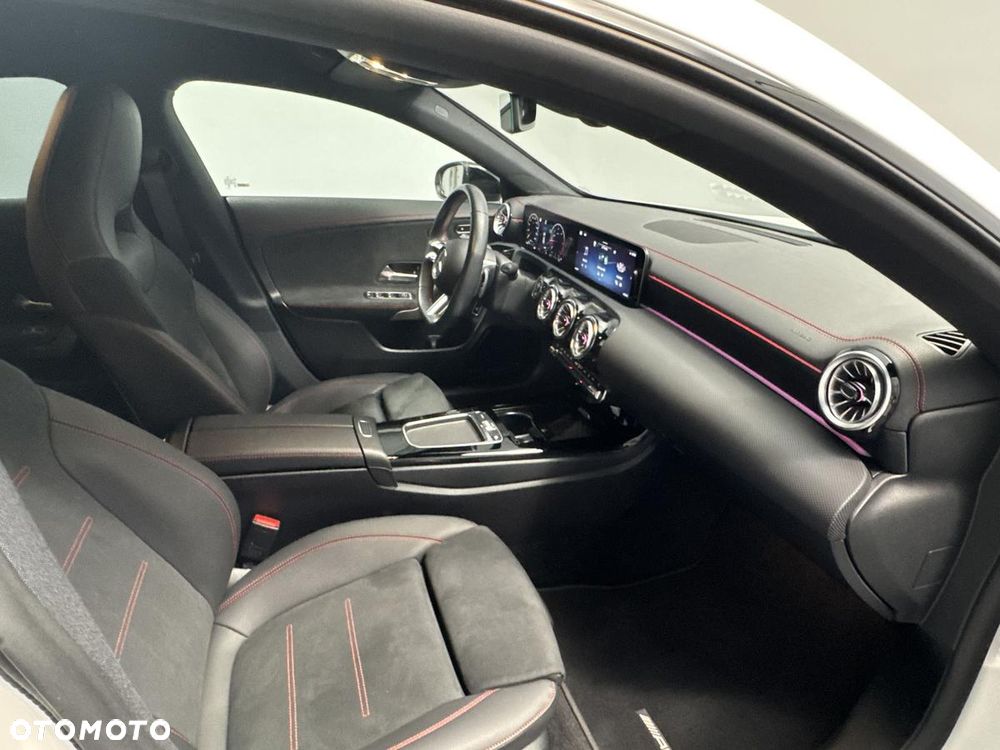 Mercedes-Benz CLA 200 d AMG Line 8G-DCT - 27