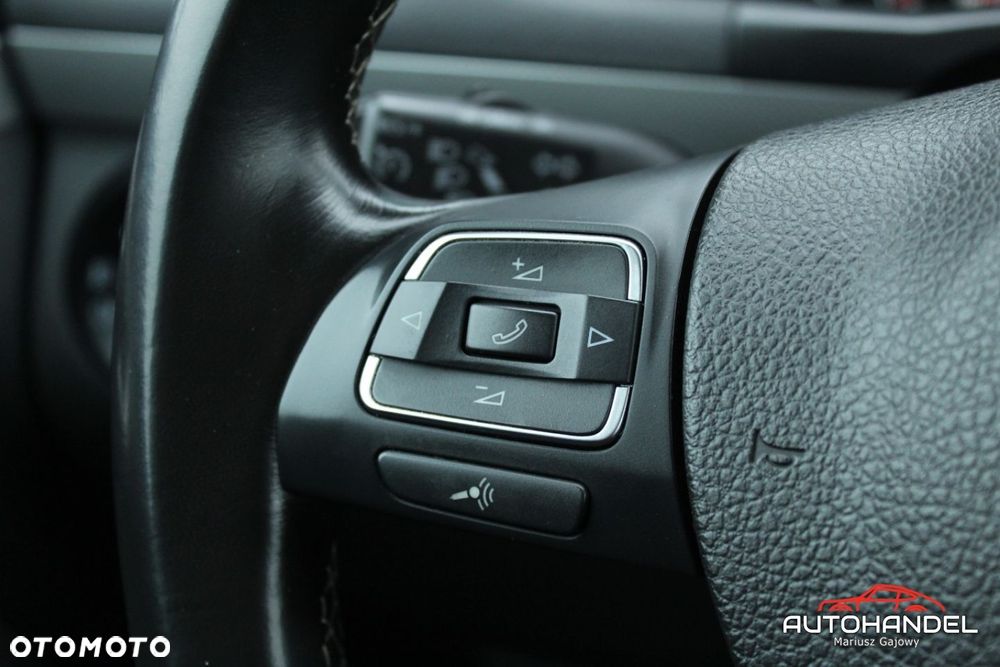 Volkswagen Touran - 12