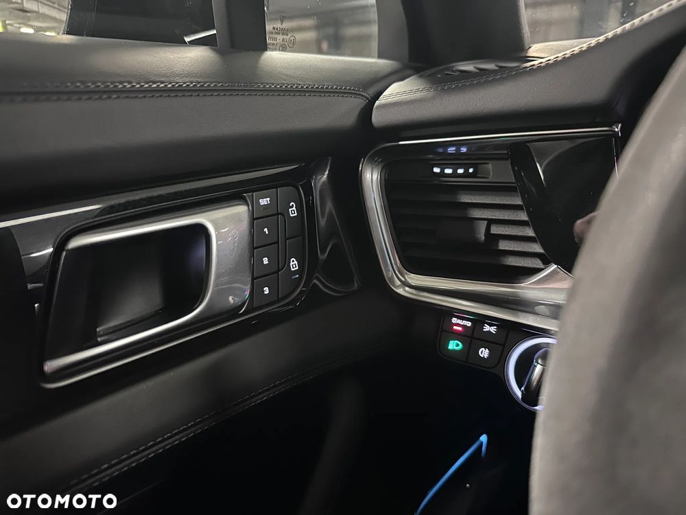 Porsche Panamera - 36