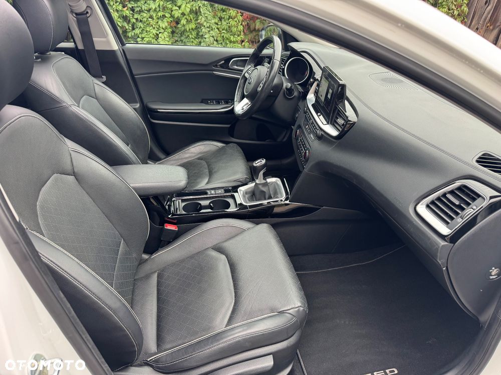 Kia Ceed 1.6 CRDi GT Line - 11