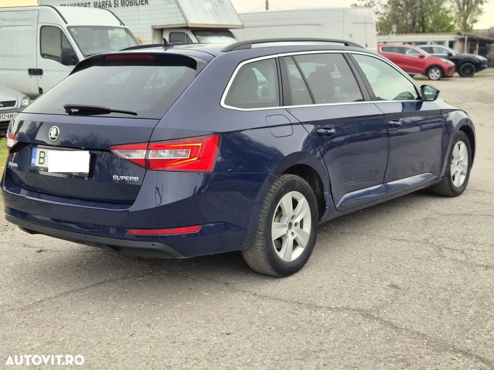 Skoda Superb 2.0 TDI DSG Ambition - 4