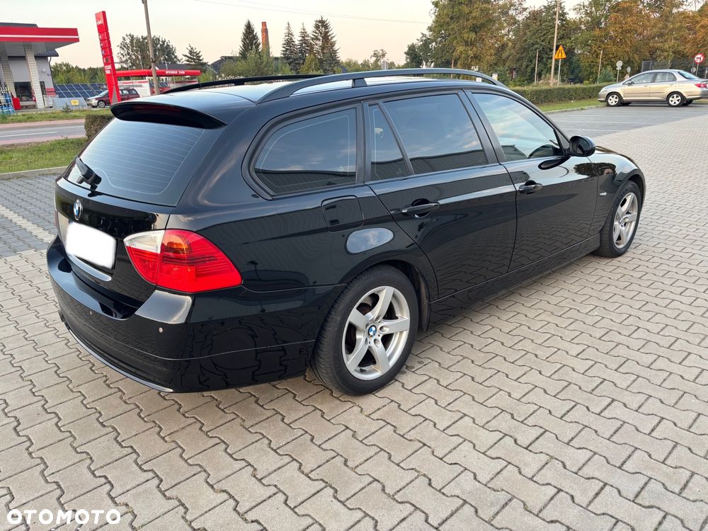 BMW Seria 3 318i Touring - 22