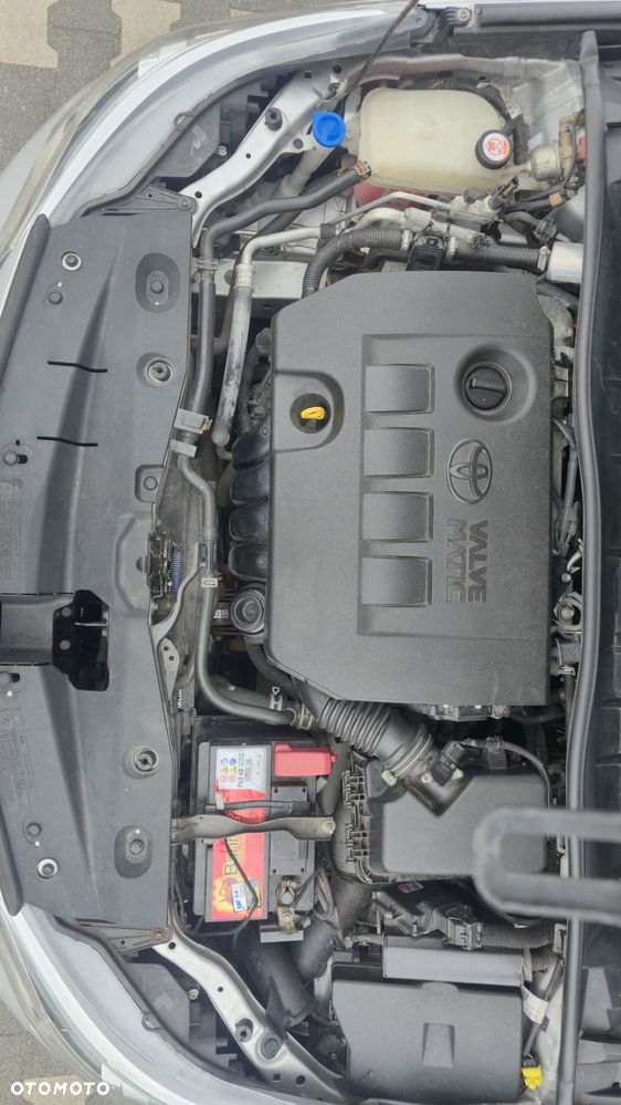 Toyota Avensis 1.8 Premium - 8