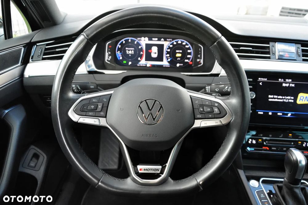 Volkswagen Passat - 12