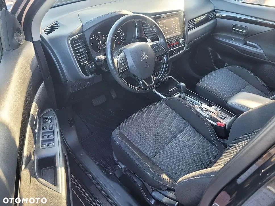 Mitsubishi Outlander 2.0 Intense + Navi 4WD CVT - 7