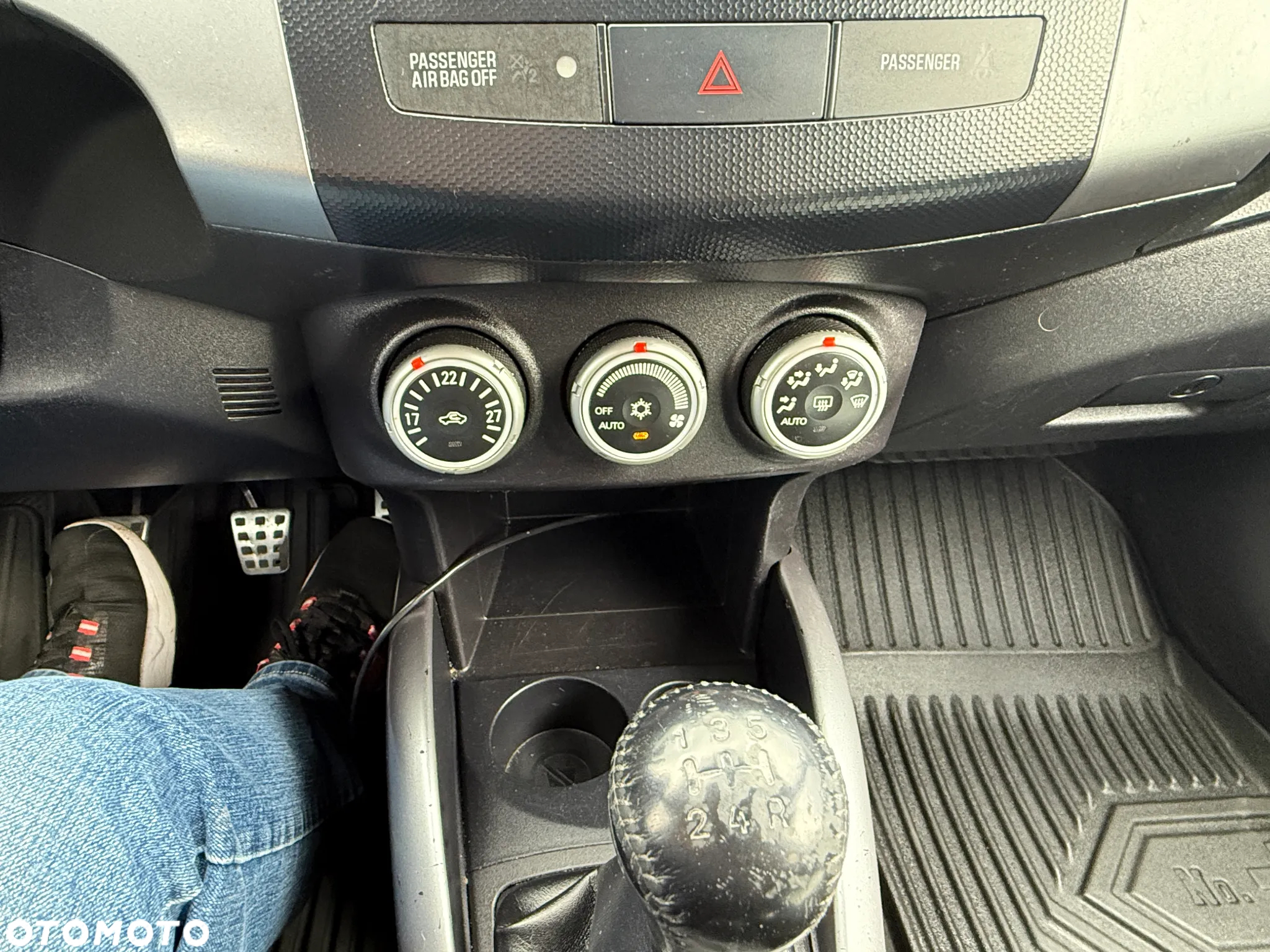 Mitsubishi Outlander 2.4 Intense + - 27