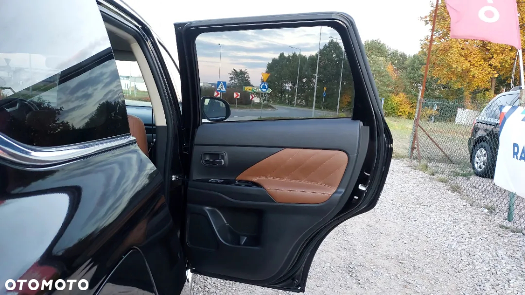 Mitsubishi Outlander - 12