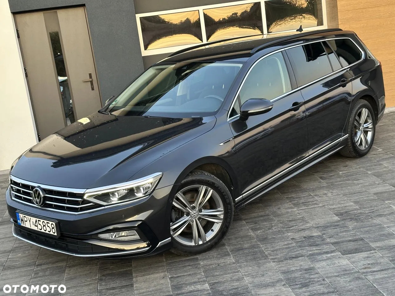 Volkswagen Passat Variant 1.6 TDI SCR DSG Business - 4