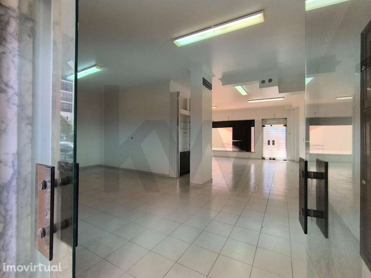 Loja/Escritório para arrendamento em Casal de Cambra - Grande imagem: 5/27