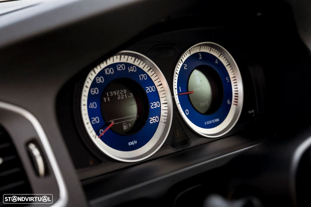 Volvo V60 2.0 D3 R-Design Start/Stop - 13