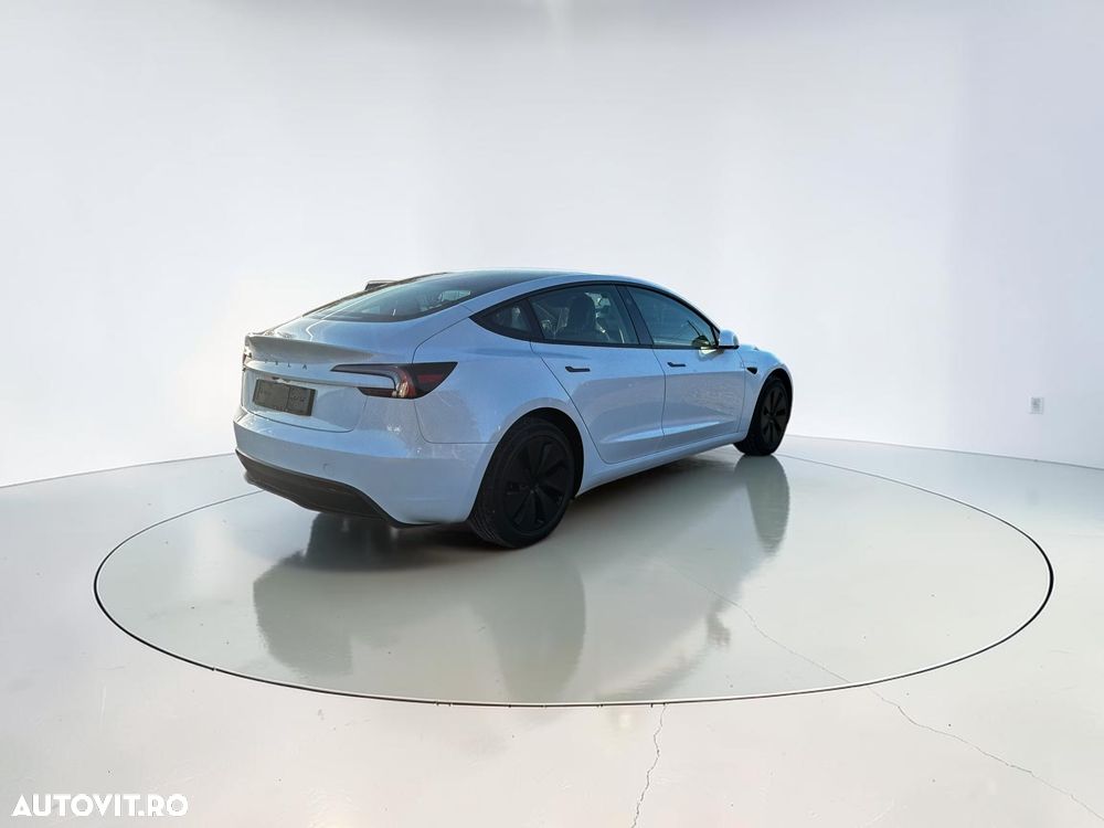 Tesla Model 3 - 4