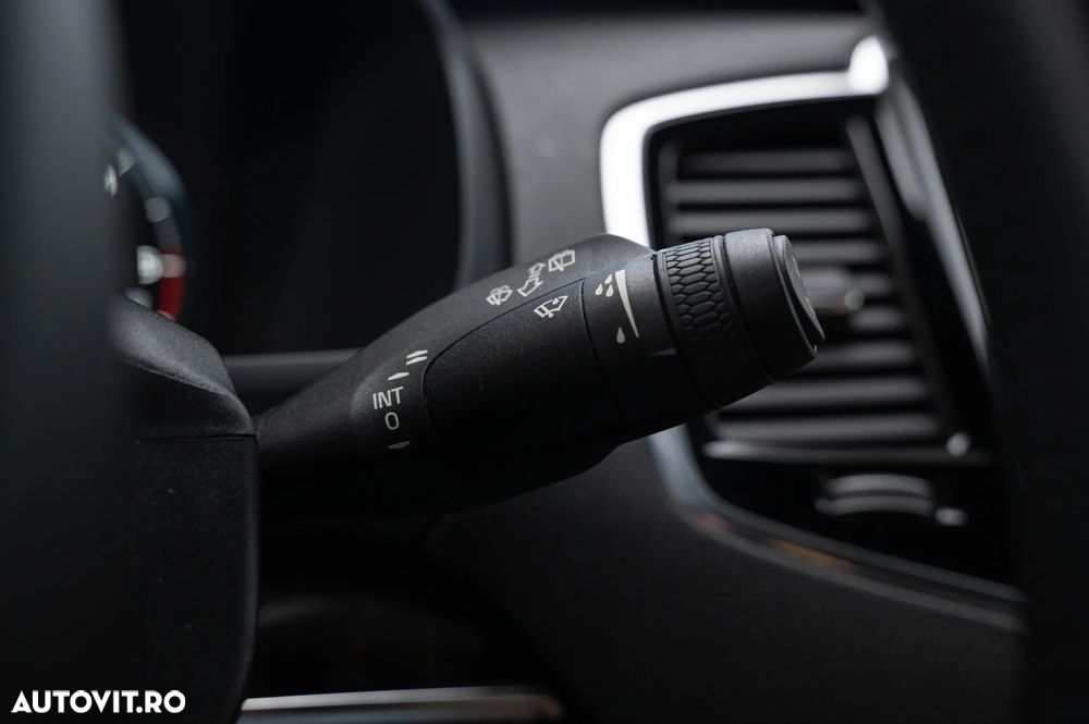 Volvo XC 90 D5 AWD Geartronic Momentum - 26