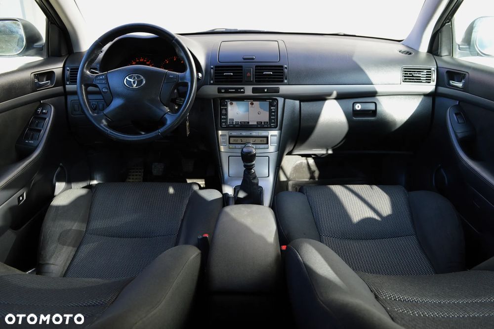 Toyota Avensis 2.0 D-4D Sol - 8