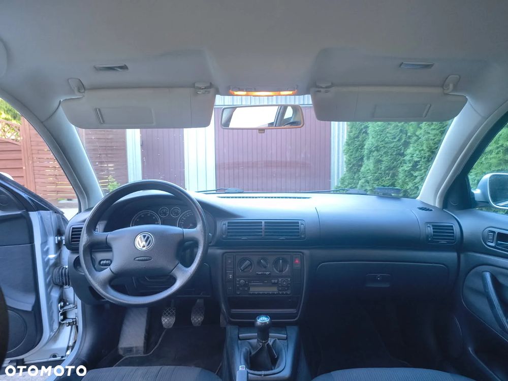 Volkswagen Passat 1.6 Basis - 15
