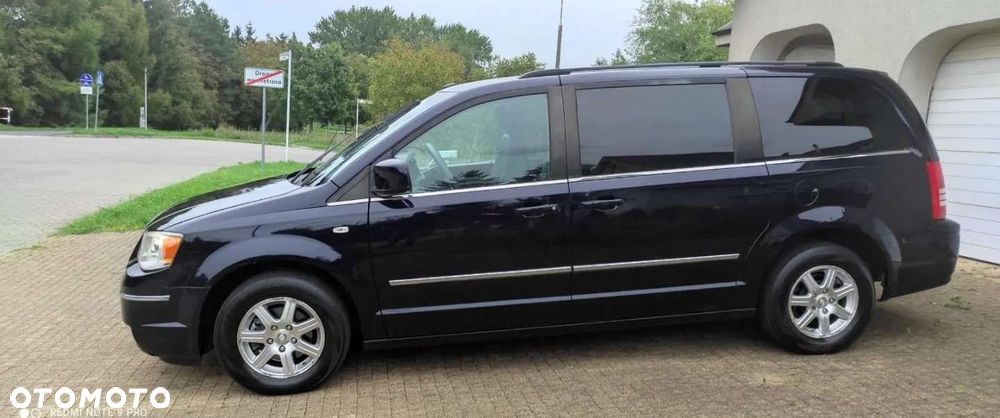 Chrysler Town & Country - 4