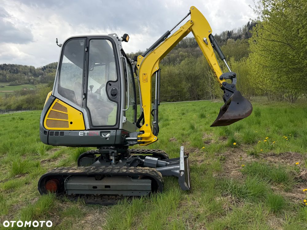 Wacker Neuson ET24 Koparka Gąsienicowa 2,6 tony. z VDS. 2021rok- 2300 Mtg Poziomowanie VDS silnik Yanmar. Maszyna Pochodzi z Norweskiej szkółki roślinnej. 2x drzwi ORYGINAŁ. Jak Nowa z salonu zero luzów i wycieków. Aktualna DEKRA. 2x oryginalna Łyżka. Szybka wolna jazda. Dodatkowe Linie Hydrauliczne na młot i wiertnice. Zaczep kulka na lemieszu. OKAZJA - 12