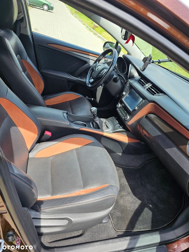 Toyota Avensis - 16