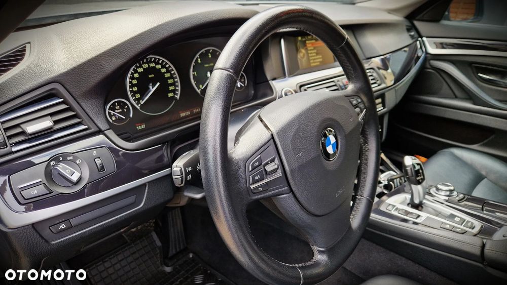 BMW Seria 5 525d - 26